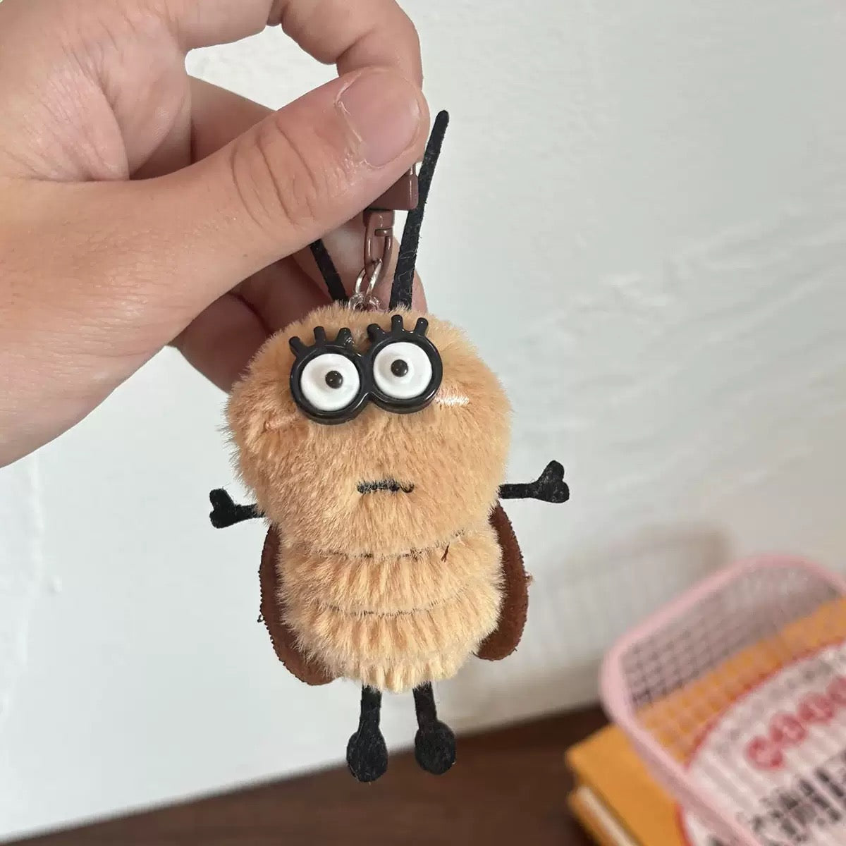 KC157D | Brown Cockroach keychain 0.55$ – GM School Lab